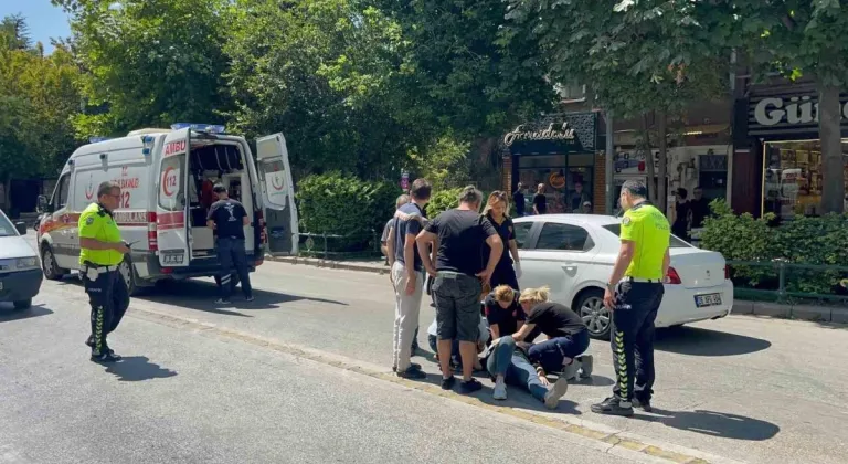 Elektrikli Bisikletin Çarptığı Kadın Hastaneye Kaldırıldı