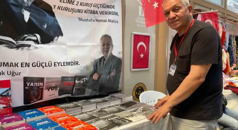 Emekli Öğretmen Kitap Yazarak Öğrencilerine Yol Gösteriyor