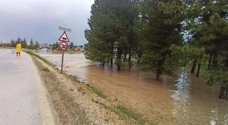 Eskişehir Büyükdere’yi Sel Bastı