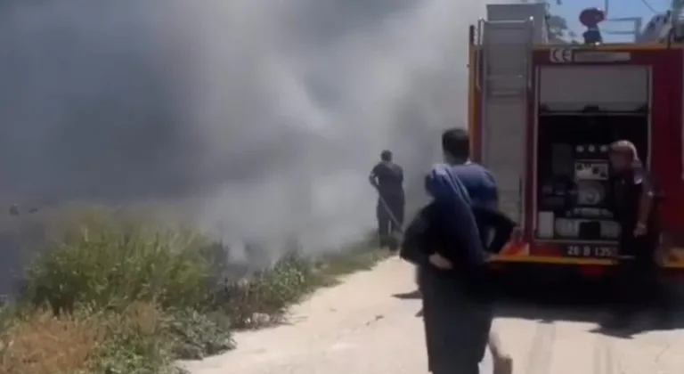 Eskişehir'de Fevziçakmak Mahallesi'nde Boş Arazi Yangını Tehlike Yarattı