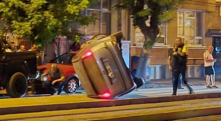 Eskişehir'de Trafik Kazası: Öğretmenler Caddesi'nde Araç Takla Attı