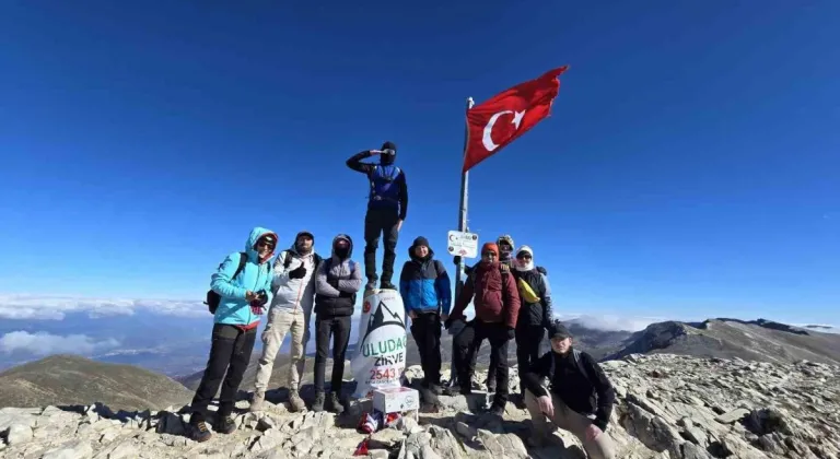 Eskişehir Doğa Aktiviteleri Grubu 10 Kasım Vesilesiyle Uludağ’a Tırmandı.