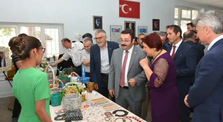 Eskişehir İnönü Halk Eğitim Merkezi Sergi Açtı