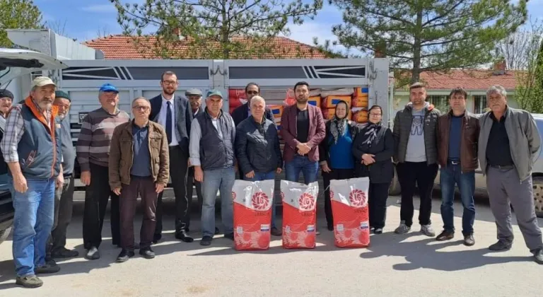 Eskişehir Mahmudiye Çiftçisine Ayçiçeği Tohumu Hibesi