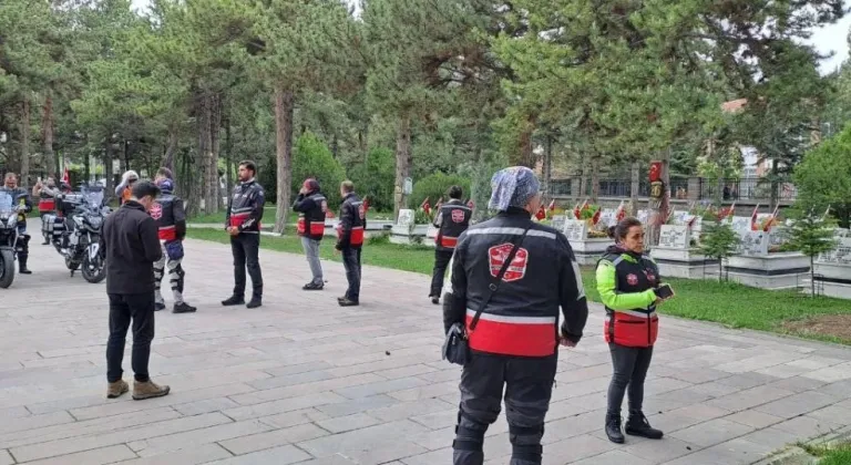 Eskişehir Motosiklet Derneği 19 Mayıs’ta Şehitlikte Dua Etti