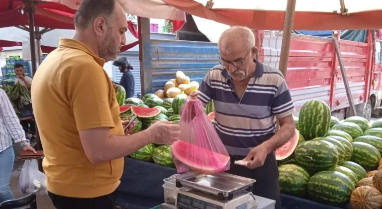 Eskişehir Pazarlarında Çeyrek Karpuz Tercih Ediliyor