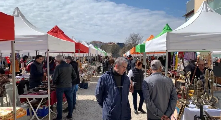 Eskişehir Vatandaşlarından Antika Pazarına Yoğun İlgi