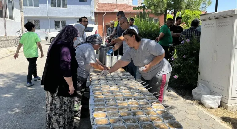 Eskişehir’de Yeşiltepe Mahallesinde Aşure Dağıtımı Etkinliği