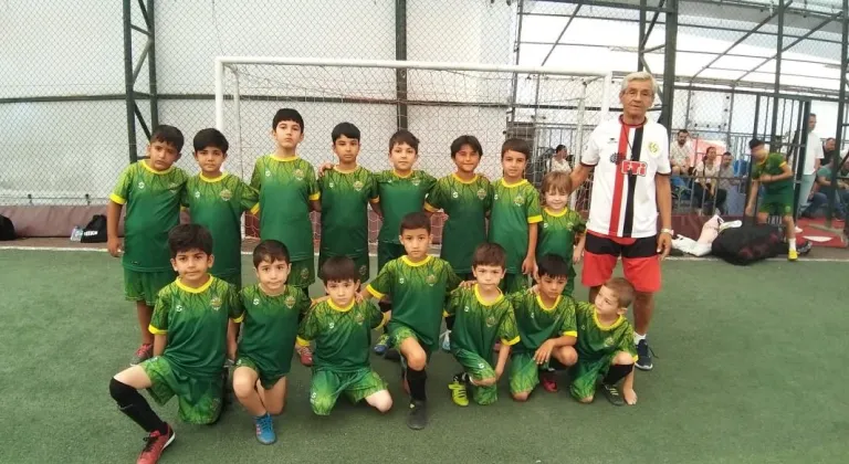 Eskişehir’de 35 Yıllık Tecrübesini Futbolcularla Paylaşıyor