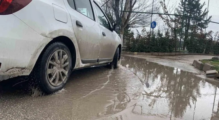 Eskişehir’de ara sokaklar göle döndü