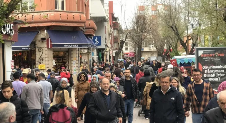 Eskişehir’de Bayram Öncesi Sokaklar Dolup Taştı