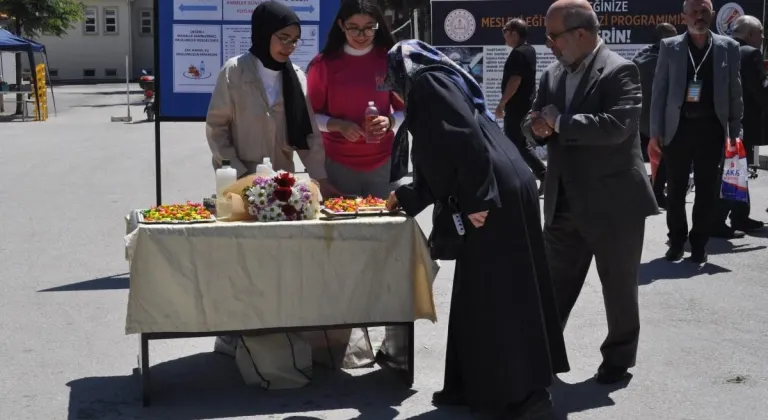 Eskişehir’de Bir Okuldan Annelere Sürpriz