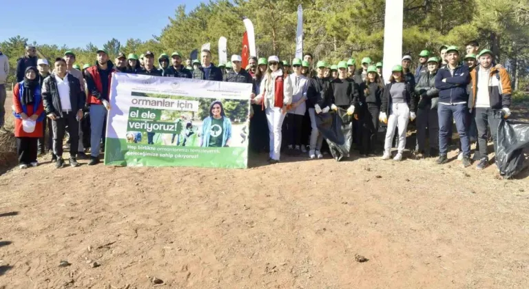 Eskişehir’de Bürokratlar ve Gençler Ormanları Temizledi