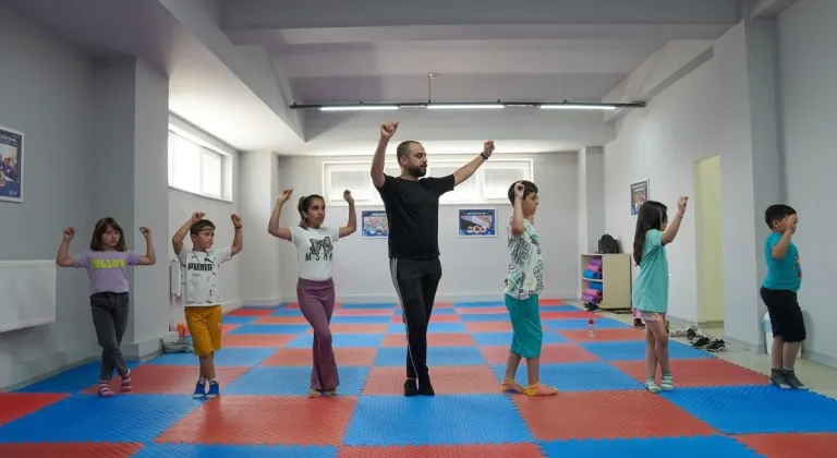 Eskişehir’de Çocuklar Halk Oyunlarını Öğreniyorlar