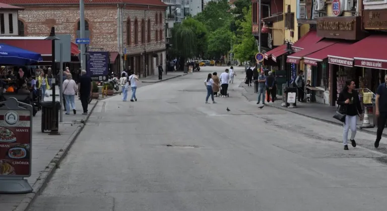 Eskişehir’de Esnaf ‘O Cadde Trafiğe Açılmalı’ Diyor!