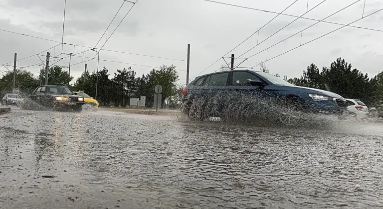 Eskişehir’de Etkisini Gösteren Sağanak Yağış