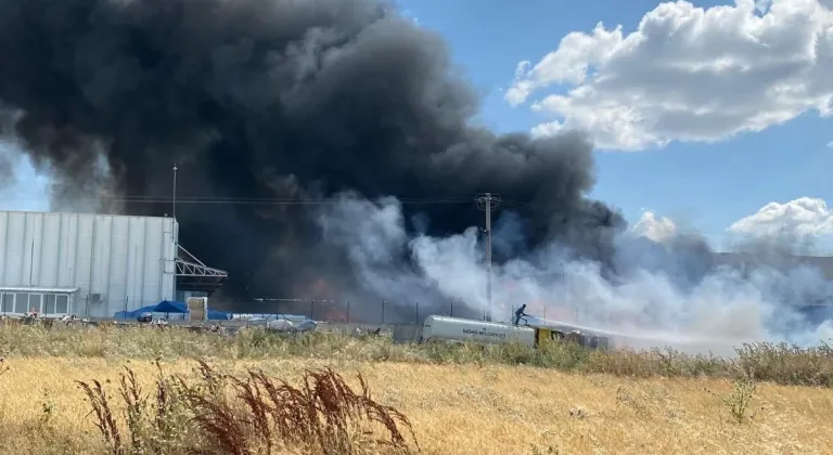 Eskişehir’de Geri Dönüşüm Firmasında Yangın Çıktı