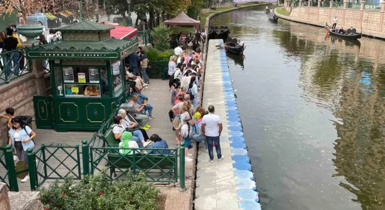 Eskişehir’de gondol sırası yoğunluğu oluştu