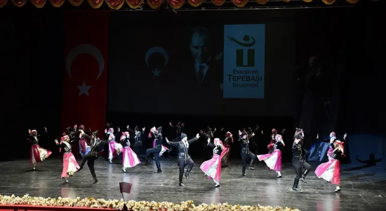 Eskişehir’de Halk Dansları Topluluğu Beğenileri Topladı