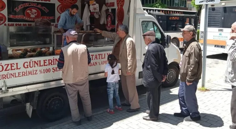 Eskişehir’de Hayırsever Biri Vatandaşlara Lokma Dağıttırdı