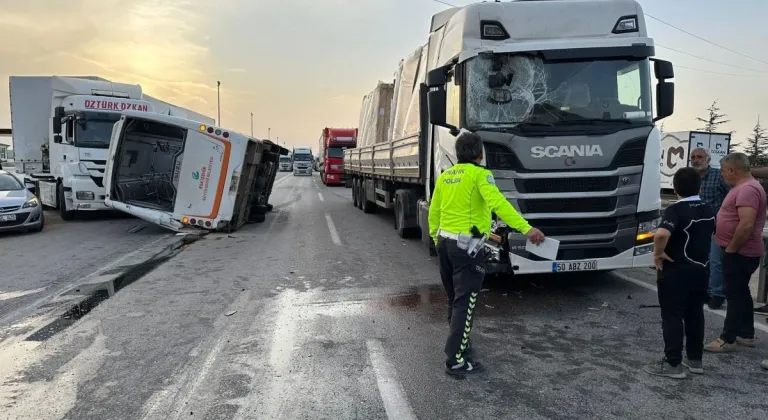 Eskişehir’de İki Tır ve Halk Otobüsü Çarpıştı: 7 Yaralı