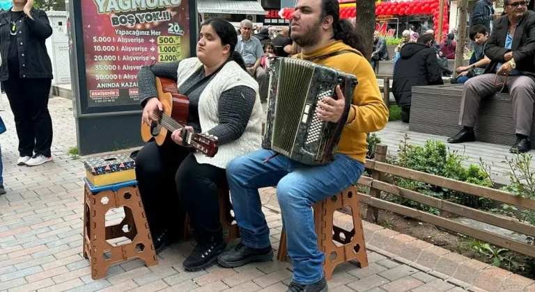 Eskişehir’de İranlı Sanatçılar Kulakların Pasını Sildi