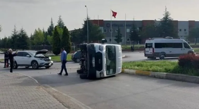 Eskişehir’de İşçi Minibüsü Devrildi