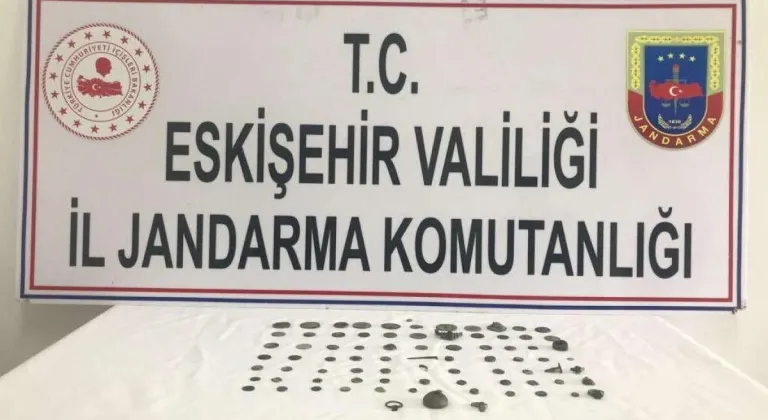 Eskişehir’de Jandarma 81 Parça Tarihi Eser Ele Geçirdi