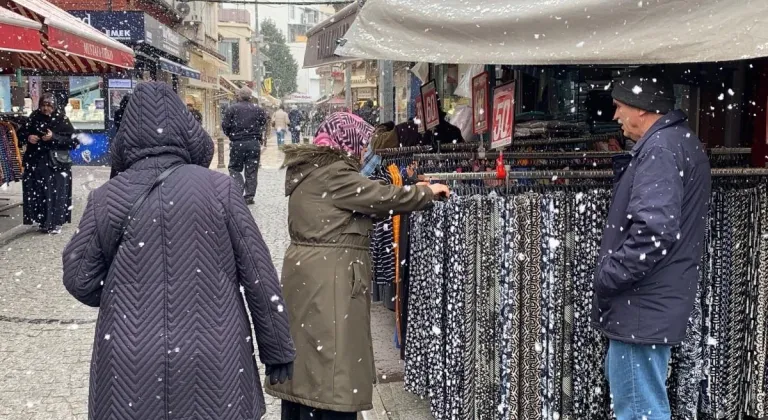 Eskişehir’de Kara Rağmen Alışveriş Kalabalığı