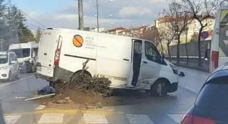 Eskişehir’de Kavşakta Maddi Hasarlı Kaza