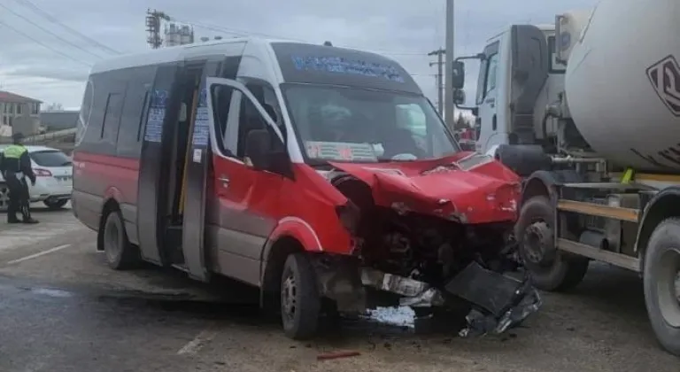 Eskişehir’de minibüs kazasında 12 kişi yaralandı