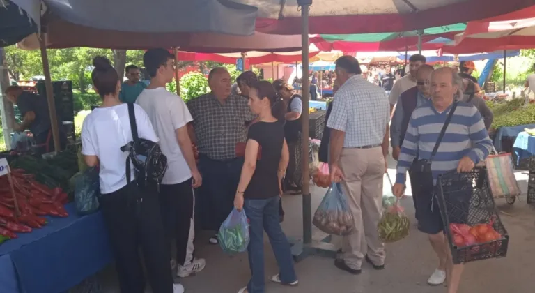 Eskişehir’de Pazar Tezgahlarında Bayram Öncesi Yoğunluğu