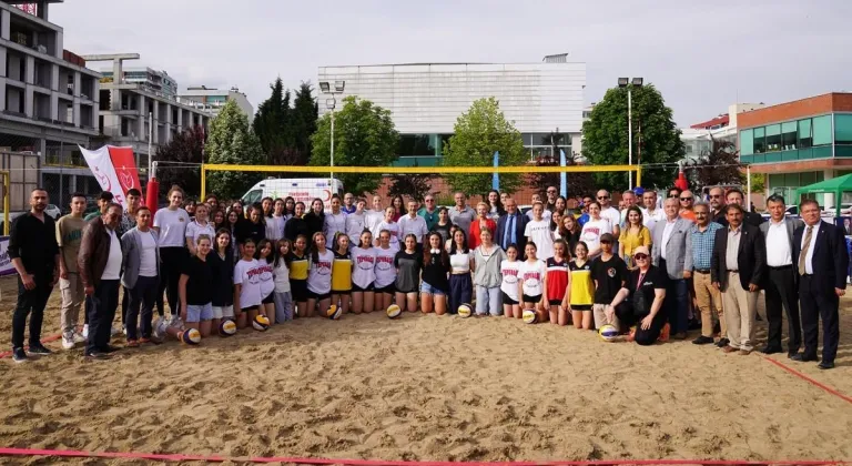 Eskişehir’de Plaj Voleybolu Festivali Başladı