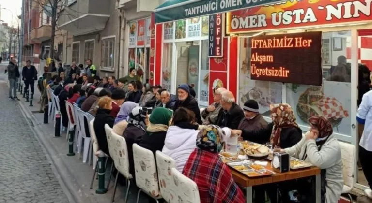 Eskişehir’de Ramazanda Vatandaşlara Ücretsiz İftar Veriliyor