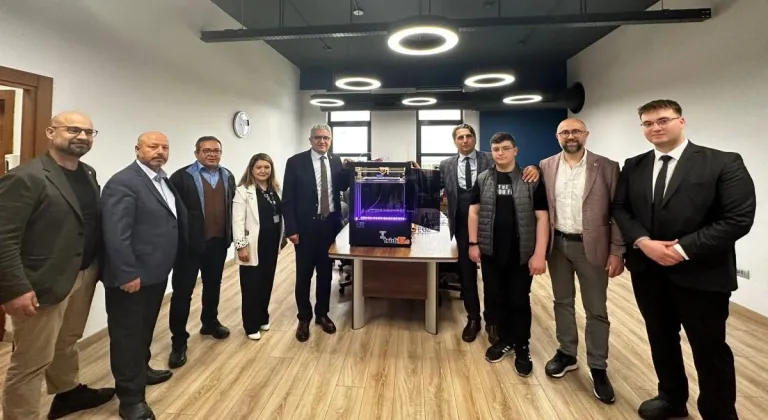 Eskişehir’de ROBOSB Teknoloji Takımı 3D Yazıcısını Sundu