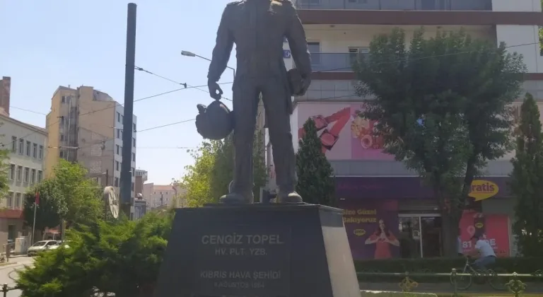 Eskişehir’de Şehit Olan Yüzbaşı Cengiz Topel Unutulmadı