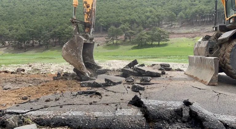 Eskişehir’de Sel Felaketi Yazılıkaya Yolunu Kırdı