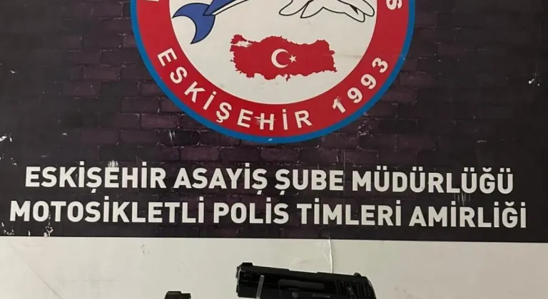 Eskişehir’de Silahla Yakalanan 3 Şahıstan Biri Tutuklandı