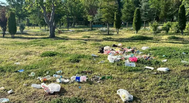 Türkiye Maçı Sonrası Çevre Temizliği Ruslara Kaldı