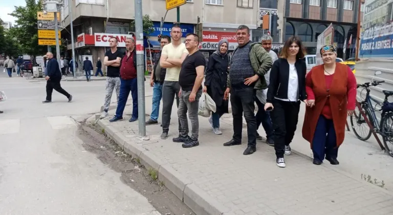 Eskişehir’de Yıkımı Görenler Kepçeden Gözünü Ayıramadı