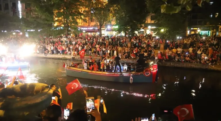 Eskişehir'de Zafer Günü Fener Alayı İle Taçlandı