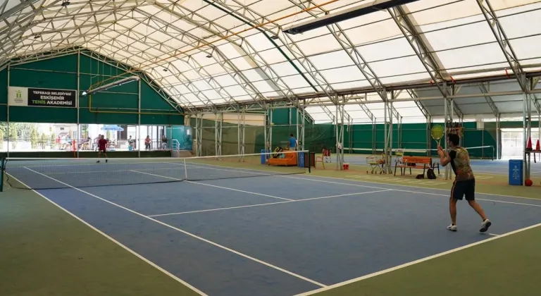 Eskişehir’deki Tenis Turnuvasında Yarı Final Heyecanı