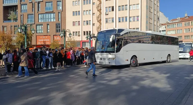 Eskişehir'e Yerli ve Yabancı Turistler Gelmeye Devam Ediyor