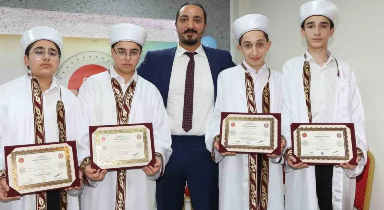 Eskişehirli Hafızlara Diplomaları Törenle Verildi