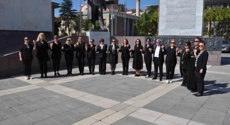 Eskişehirli kadın muhtarlar bir araya gelerek "Kadına ve çocuğa şiddete hayır" dedi