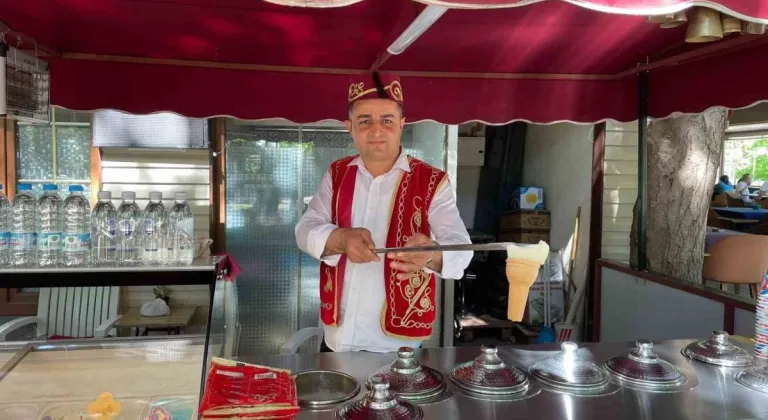 Eskişehirlilerin bu yaz tercihi Maraş dondurması oluyor