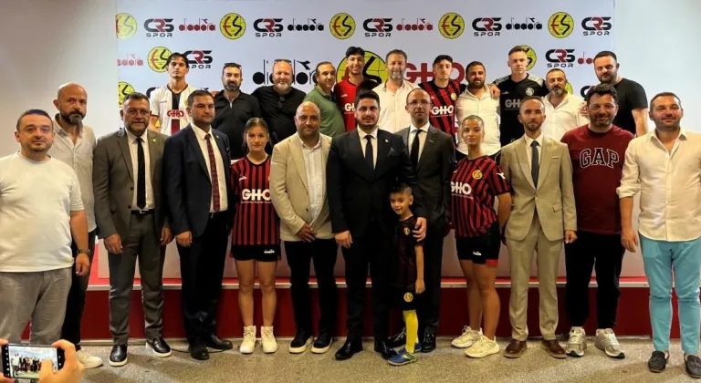 Eskişehirspor’un Yeni Sezon Formaları Satışa Çıktı