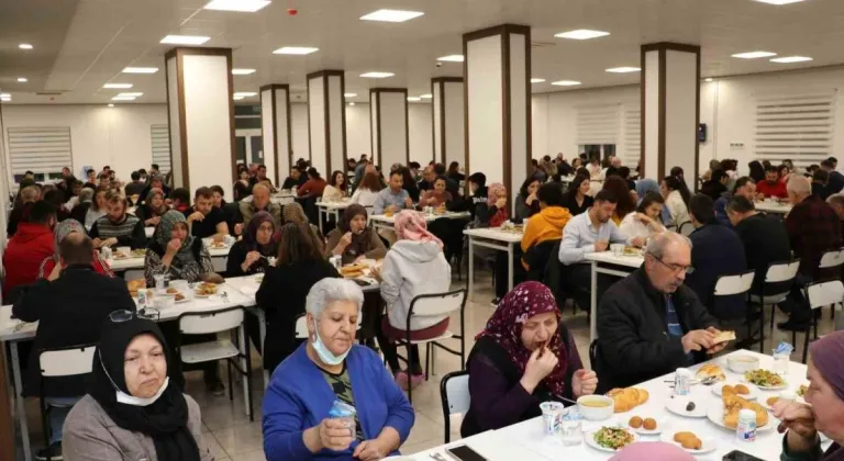 ESOGÜ Hastanesi personeli ve hasta yakınları iftar yemeğinde buluştu