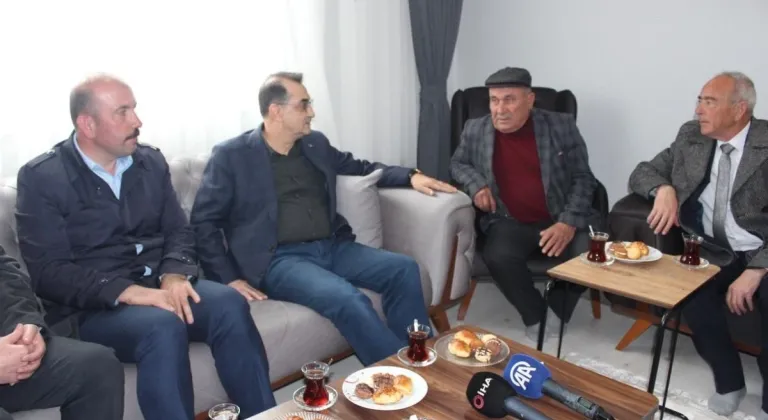 Fatih Dönmez, Seyitgazi’de doğalgaz kullanan ilk haneyi ziyaret etti