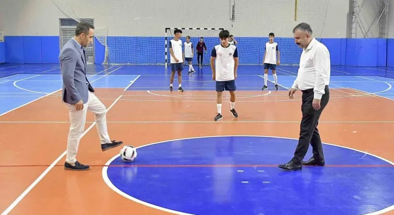 Futsal turnuvası il müdürlerinin vuruşuyla başladı